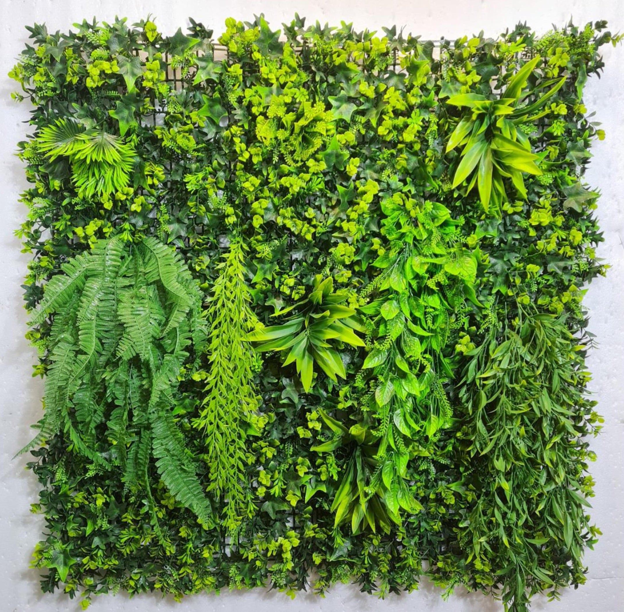 All-Weather Artificial Green Wall Mat With UV Protection (100 x 100 cm)