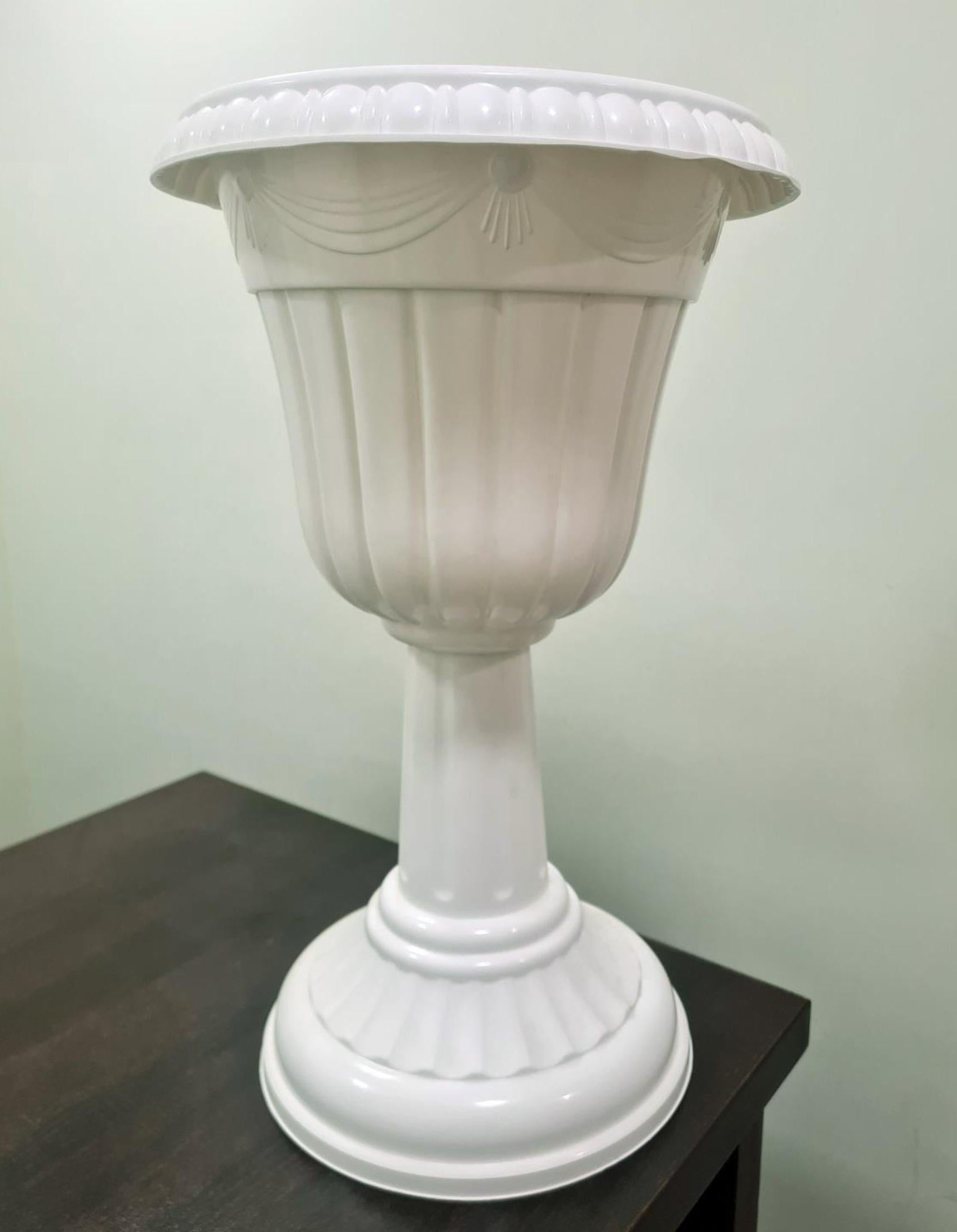 TROPHY POT PLASTIC GINNI BLOOM MUMBAI INDIA